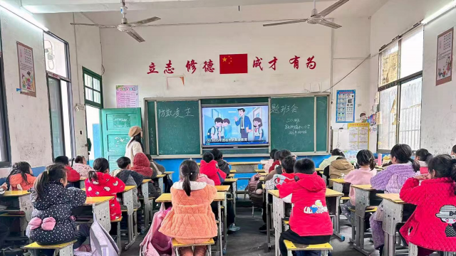 �ܾ�У԰���裬�ػ�����ɳ�������������ͷ��������Сѧ��չ������������